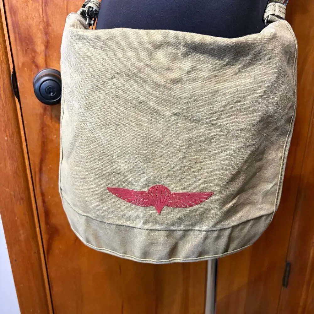 Unbranded vtg messenger
